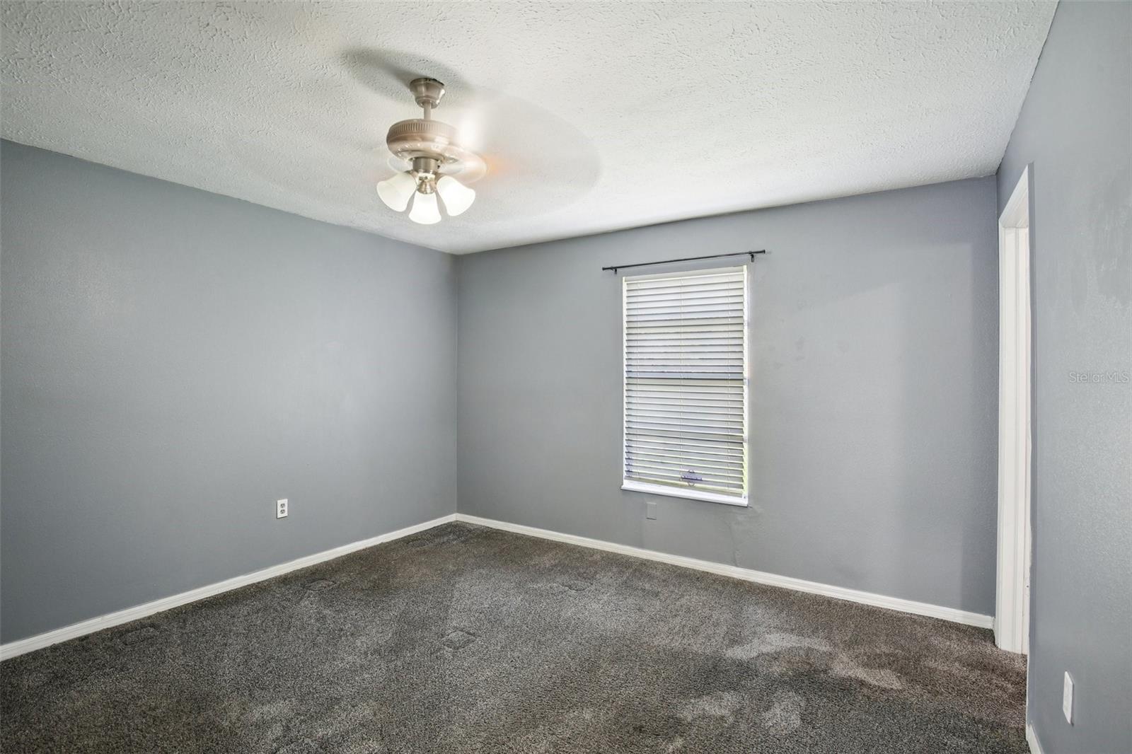 MIRROR LAKE - Residential