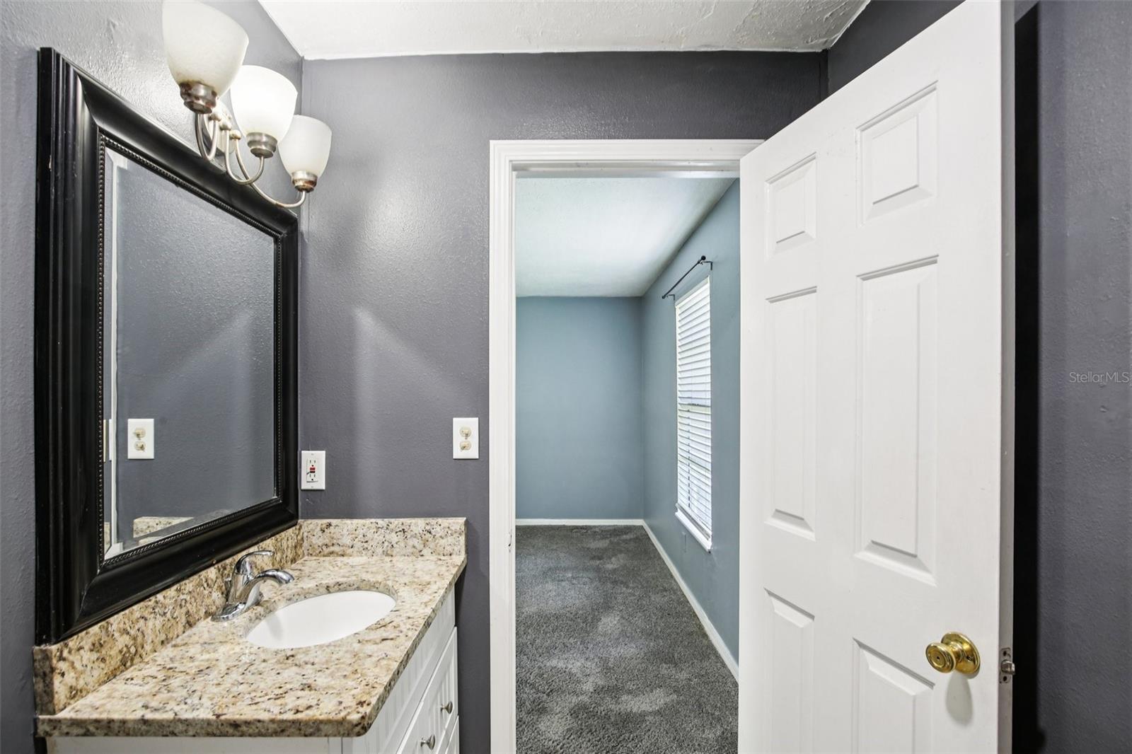 MIRROR LAKE - Residential