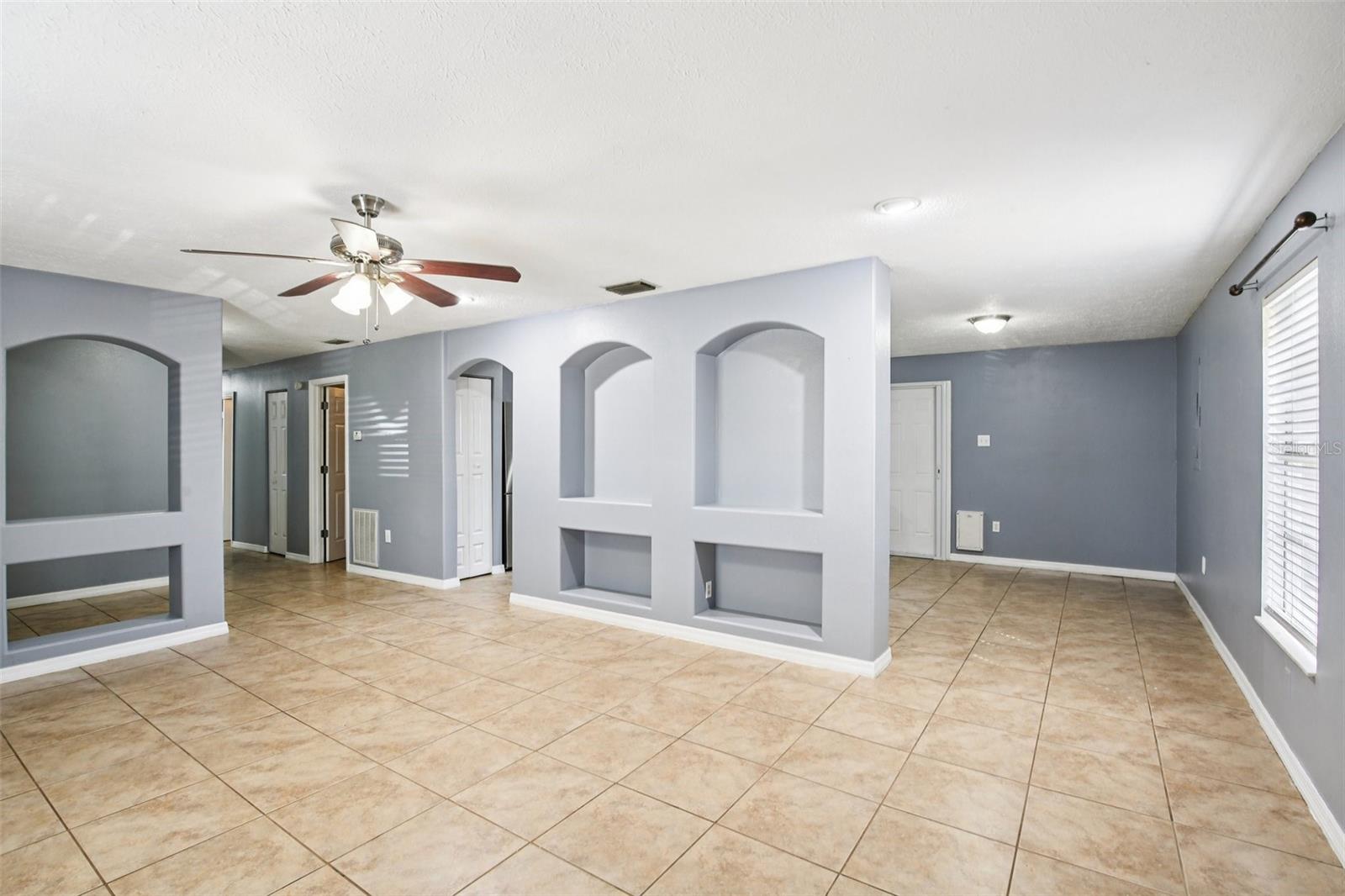 MIRROR LAKE - Residential