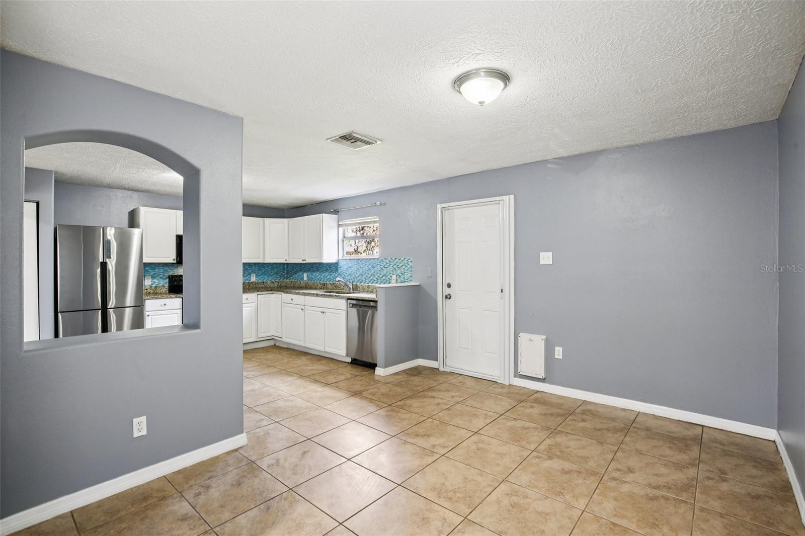 MIRROR LAKE - Residential