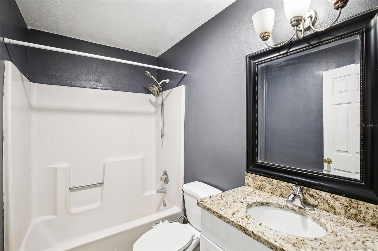 MIRROR LAKE - Residential