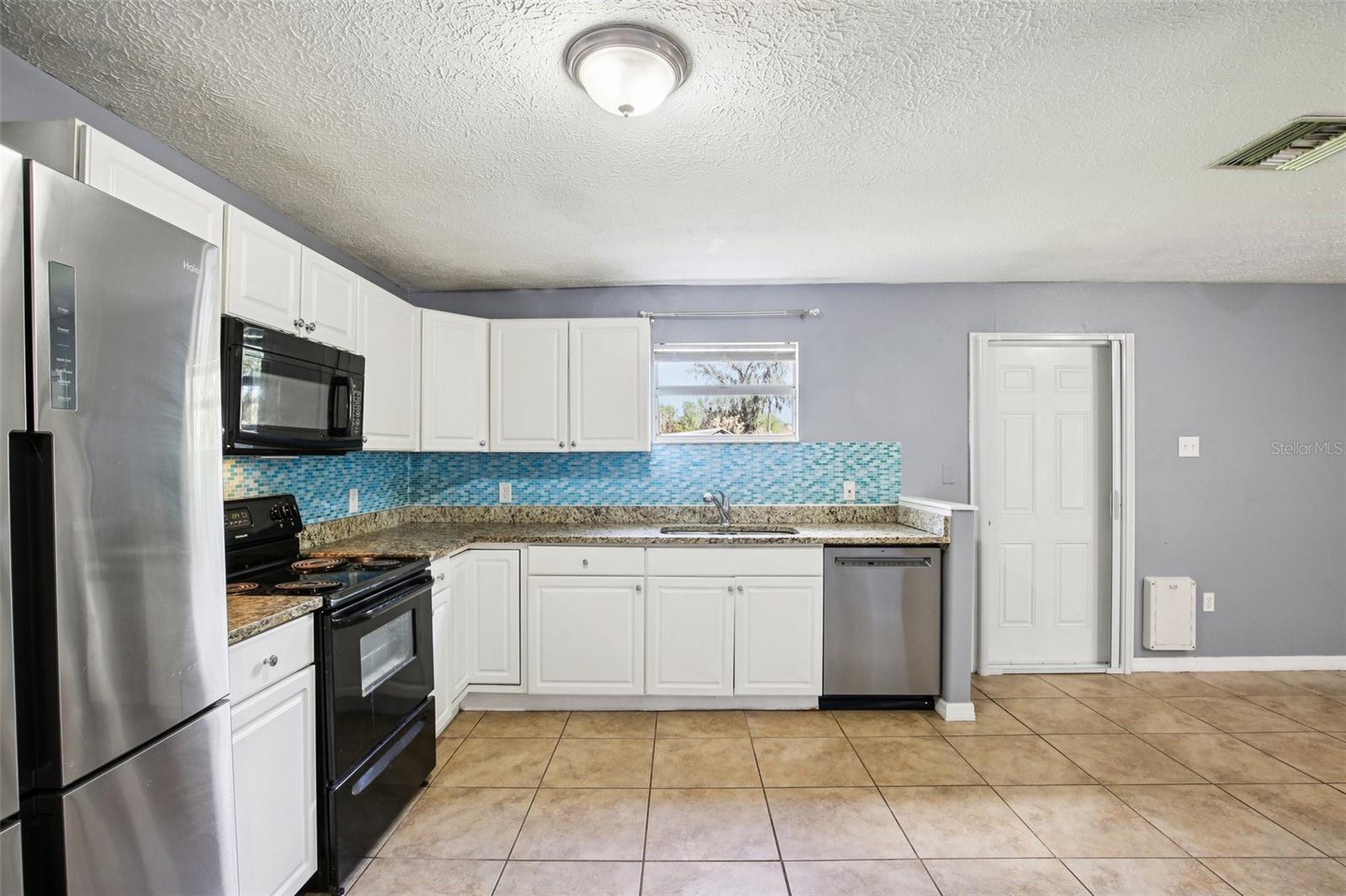 MIRROR LAKE - Residential