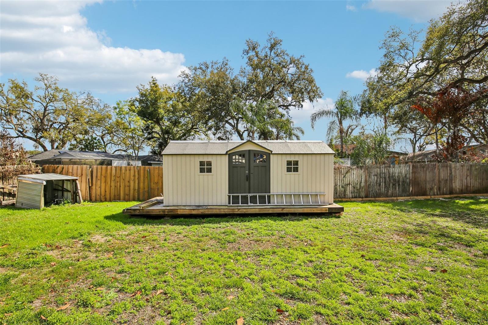 MIRROR LAKE - Residential