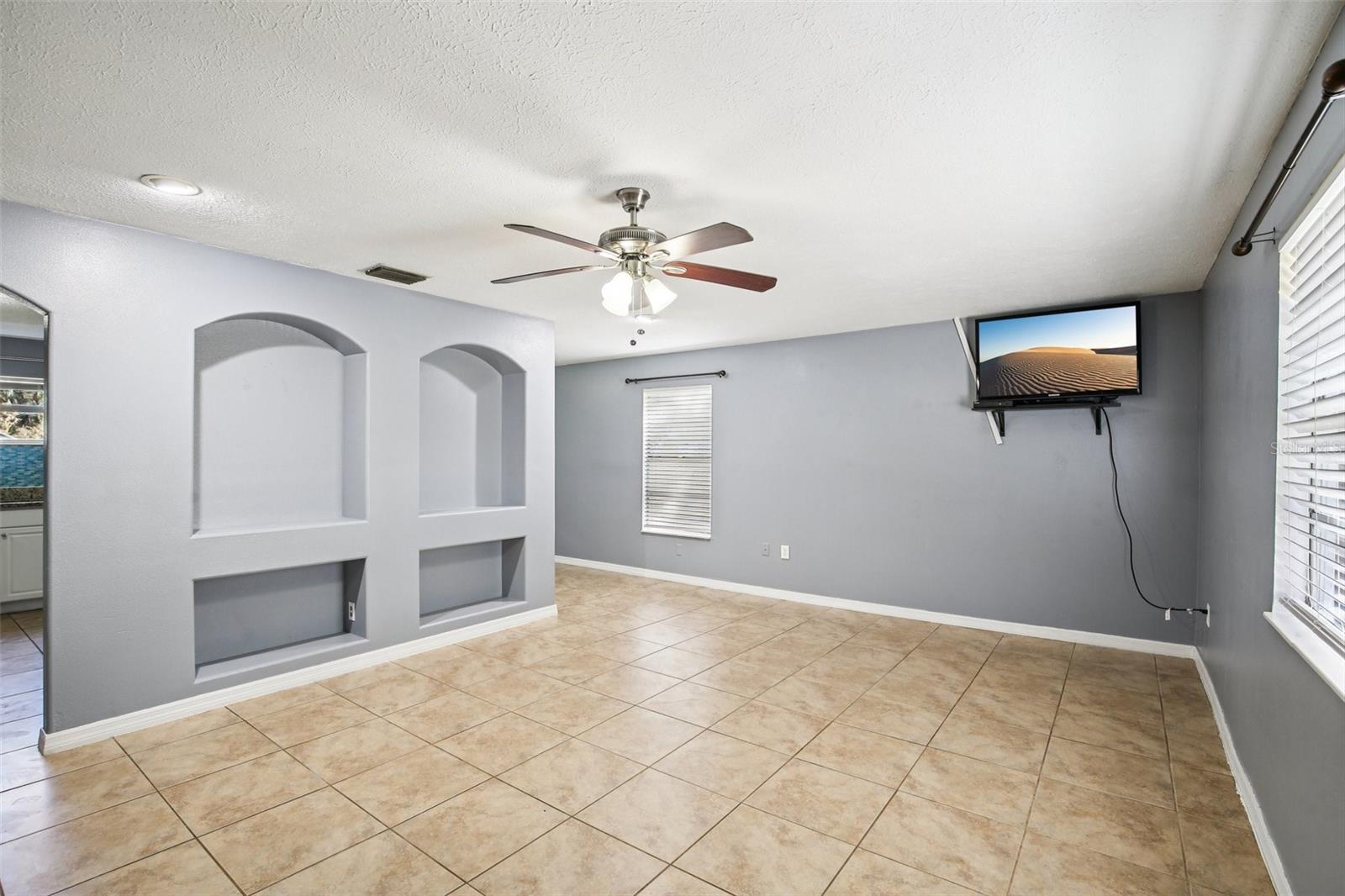 MIRROR LAKE - Residential