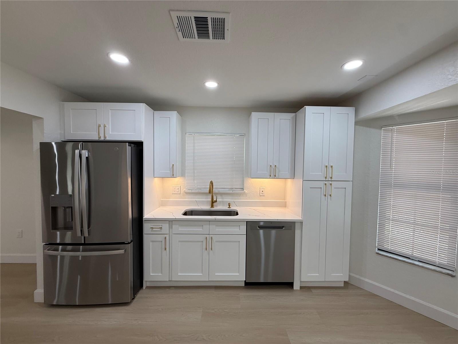 6926 ODONIEL LOOP W