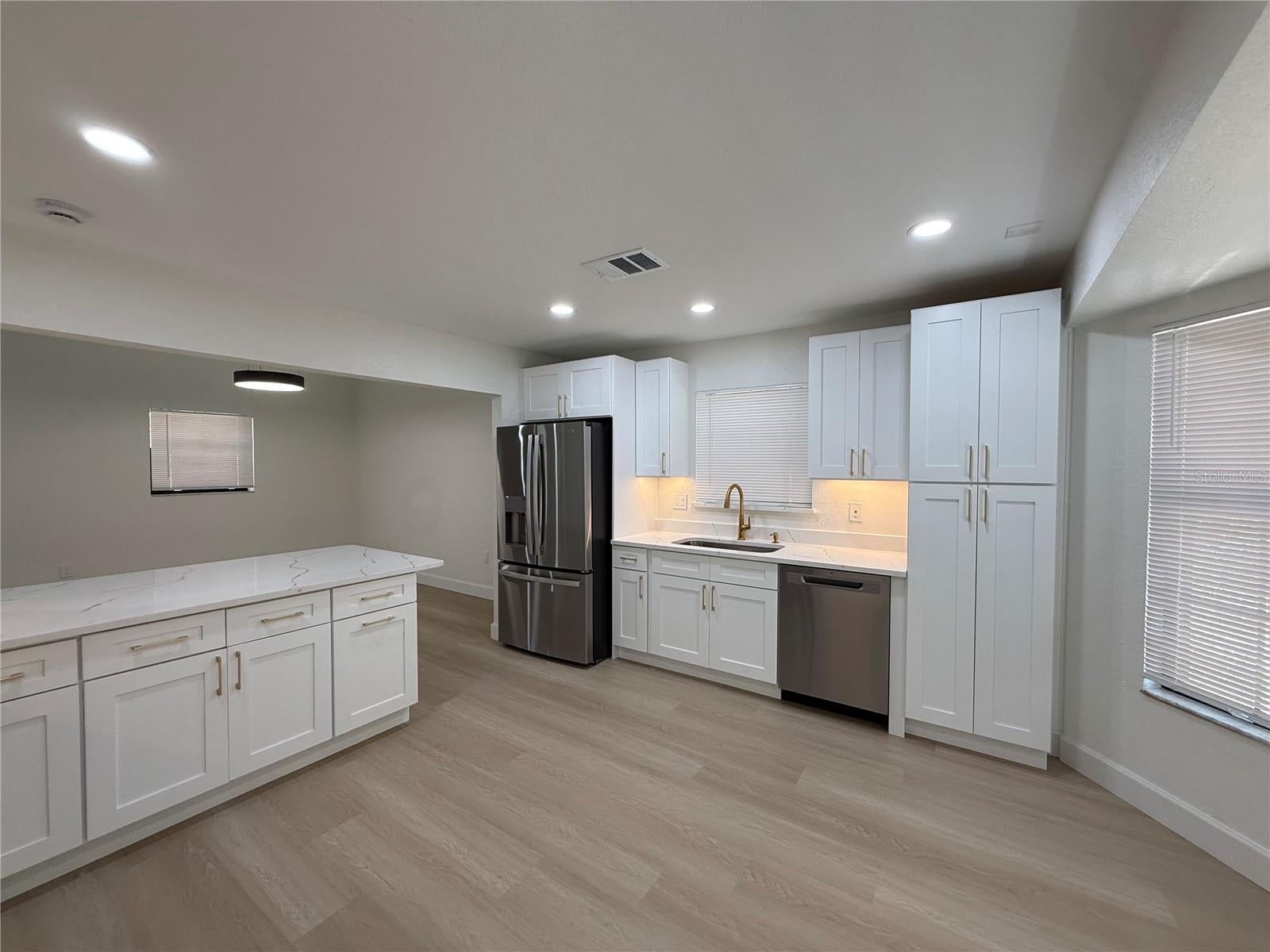 6926 ODONIEL LOOP W