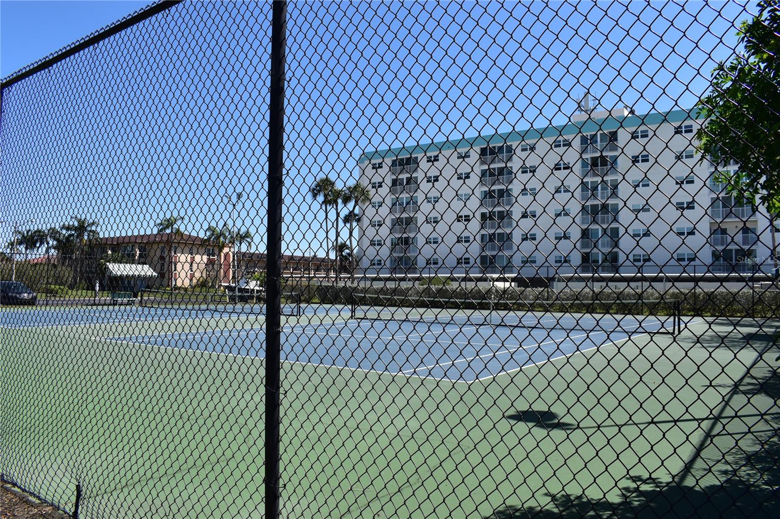 IMPERIAL POINT CONDO - Residential Lease