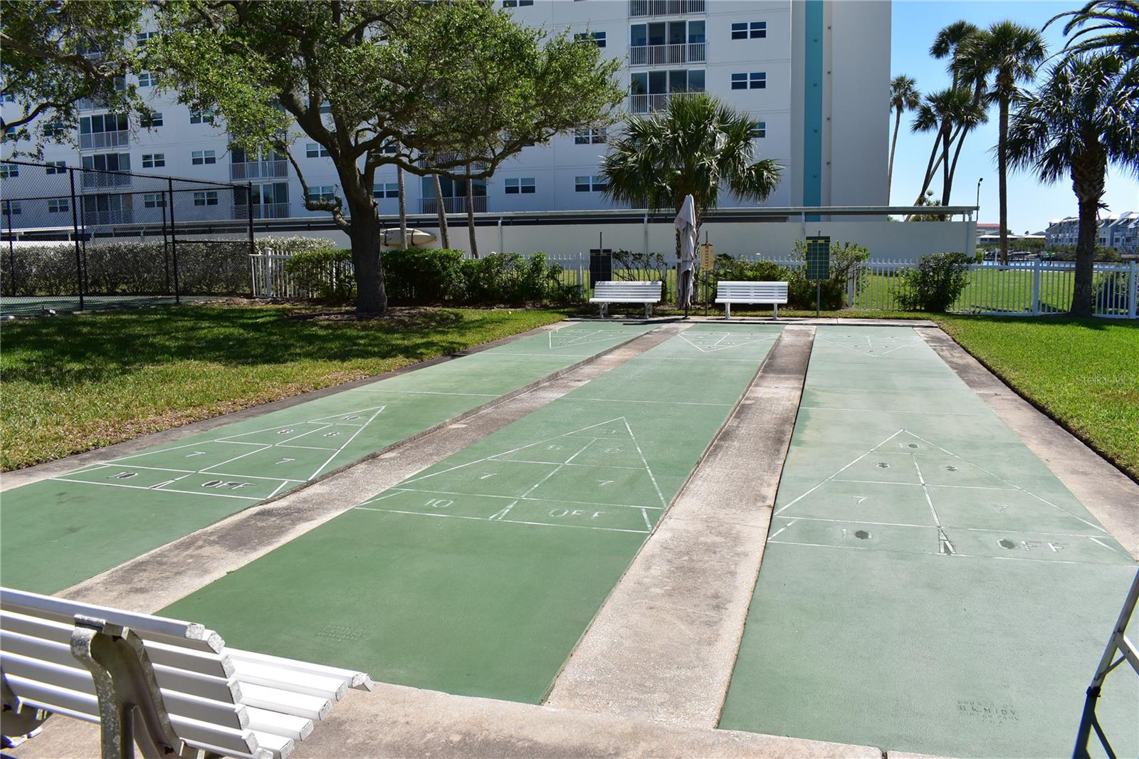 IMPERIAL POINT CONDO - Residential Lease