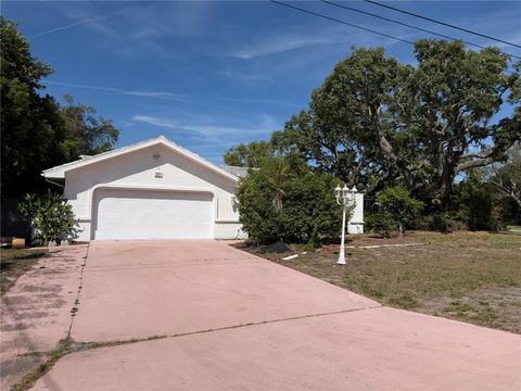 Photo of 348 Hampshire Avenue, Spring Hill, FL 34606 (MLS # W7885625)