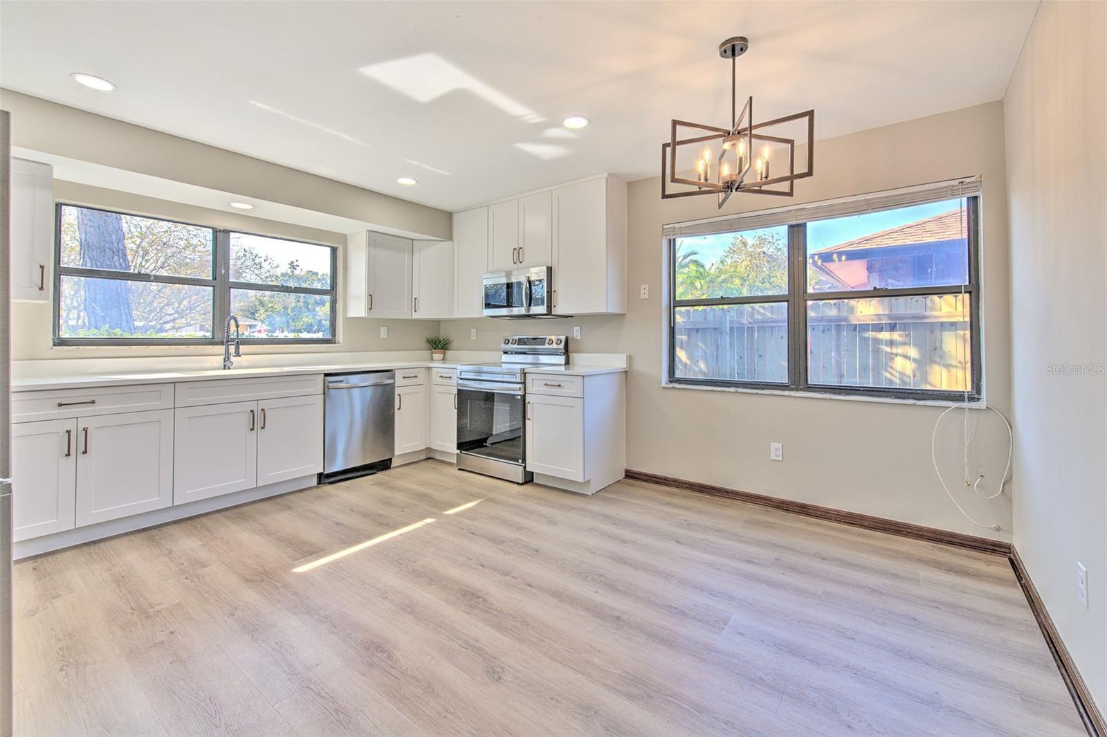 2745 WHISPERING DRIVE N