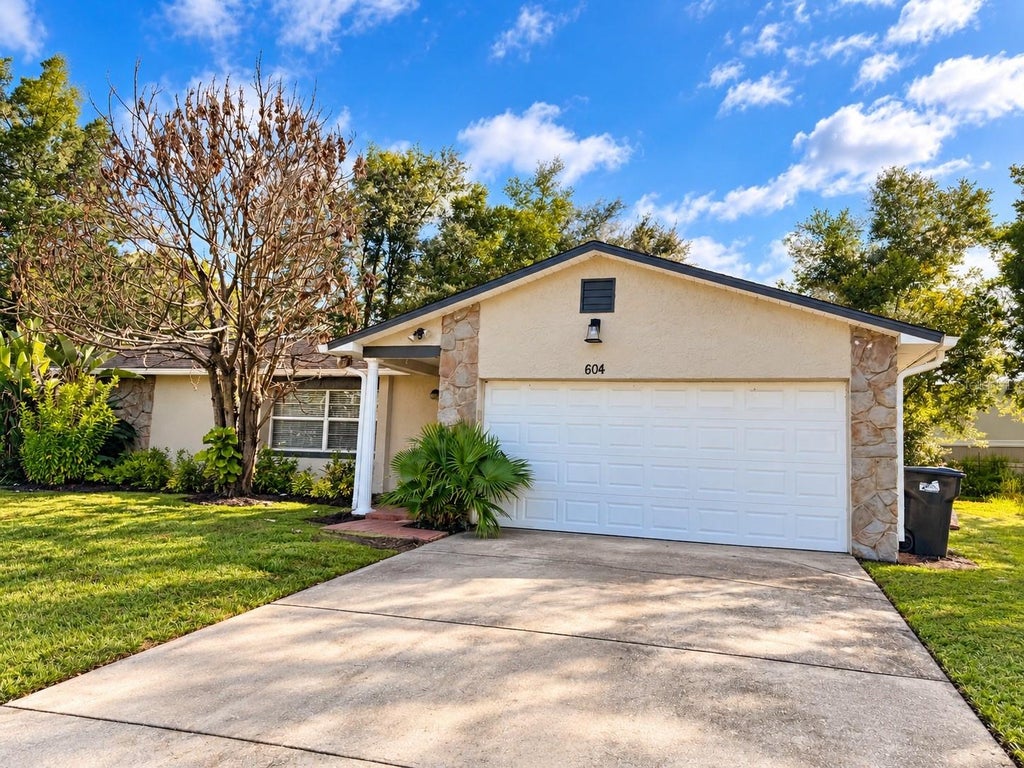 Photo of 604 Riverwoods Circle, Orlando, FL 32825 (MLS # O6446016)