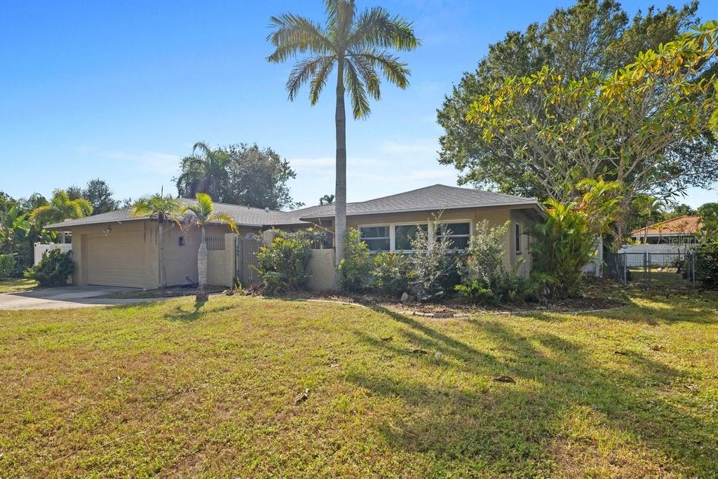 Photo of 5687 Eichen Circle E, Fort Myers, FL 33919 (MLS # TB8451028)