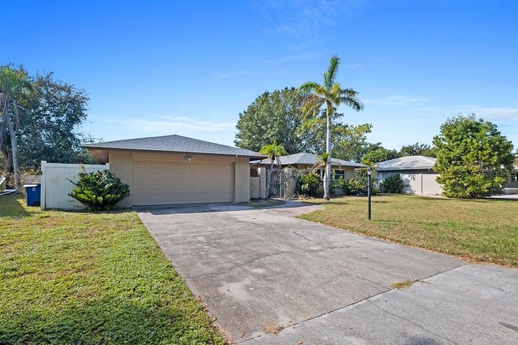 Photo of 5687 Eichen Circle E, Fort Myers, FL 33919 (MLS # TB8451028)