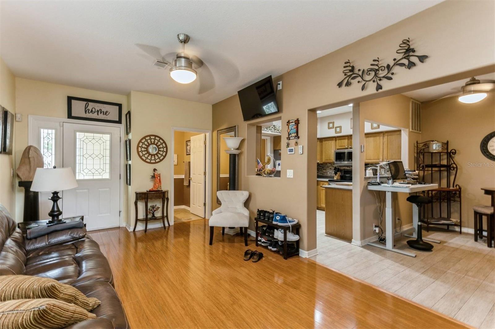 909 WOODBRIDGE COURT