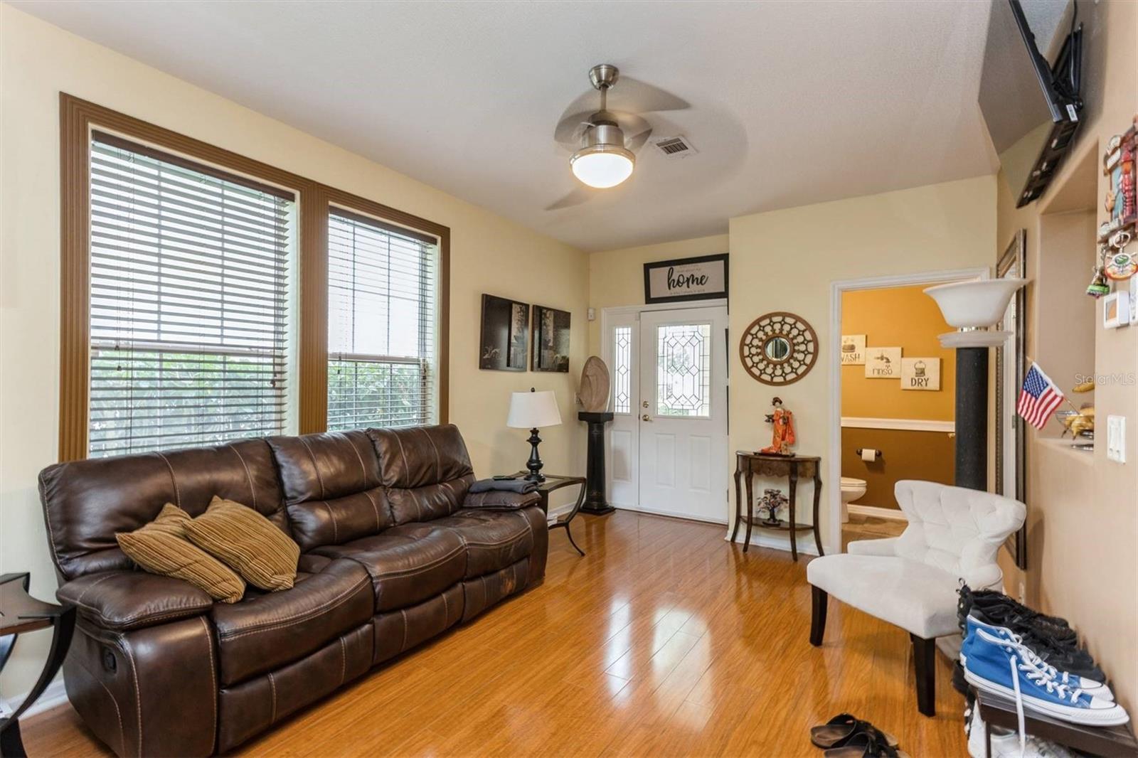 909 WOODBRIDGE COURT
