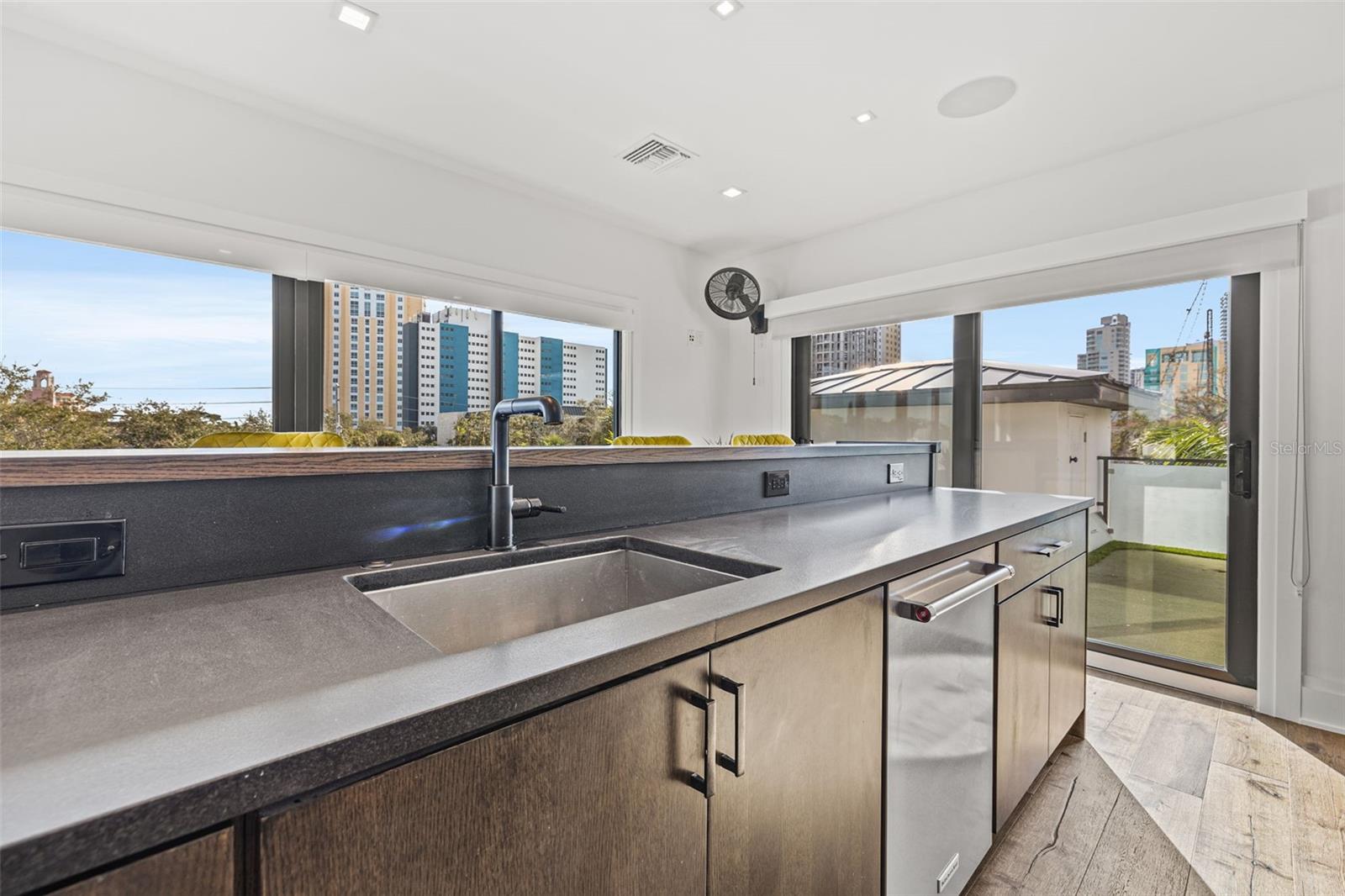 5TH AVE TWNHMS - Residential