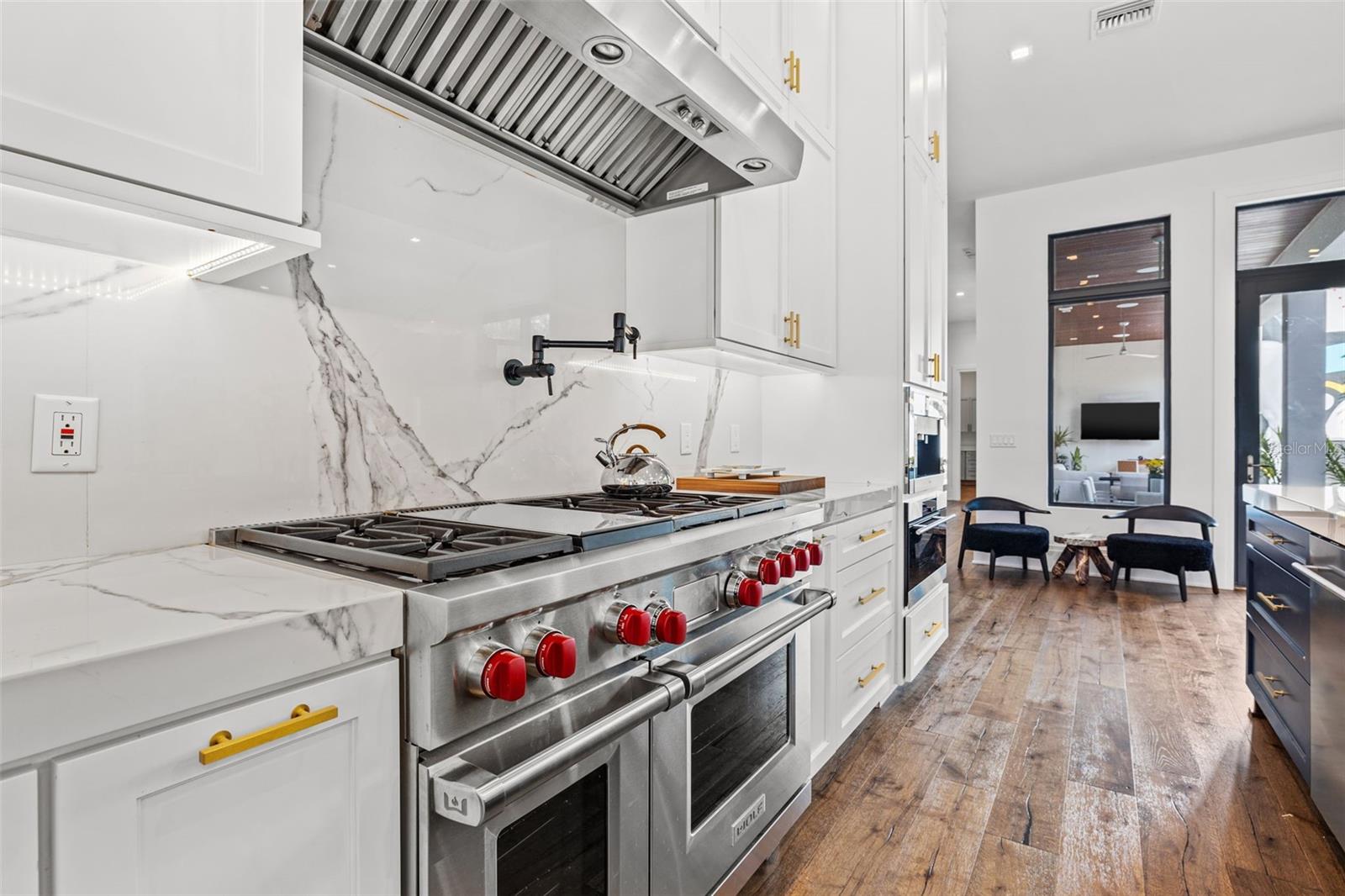 5TH AVE TWNHMS - Residential