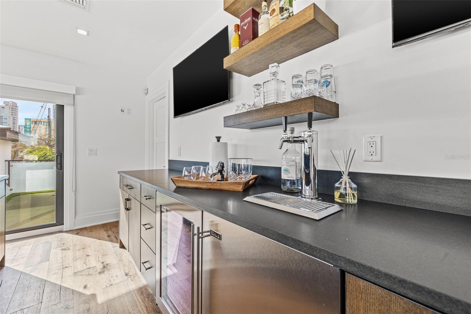 5TH AVE TWNHMS - Residential