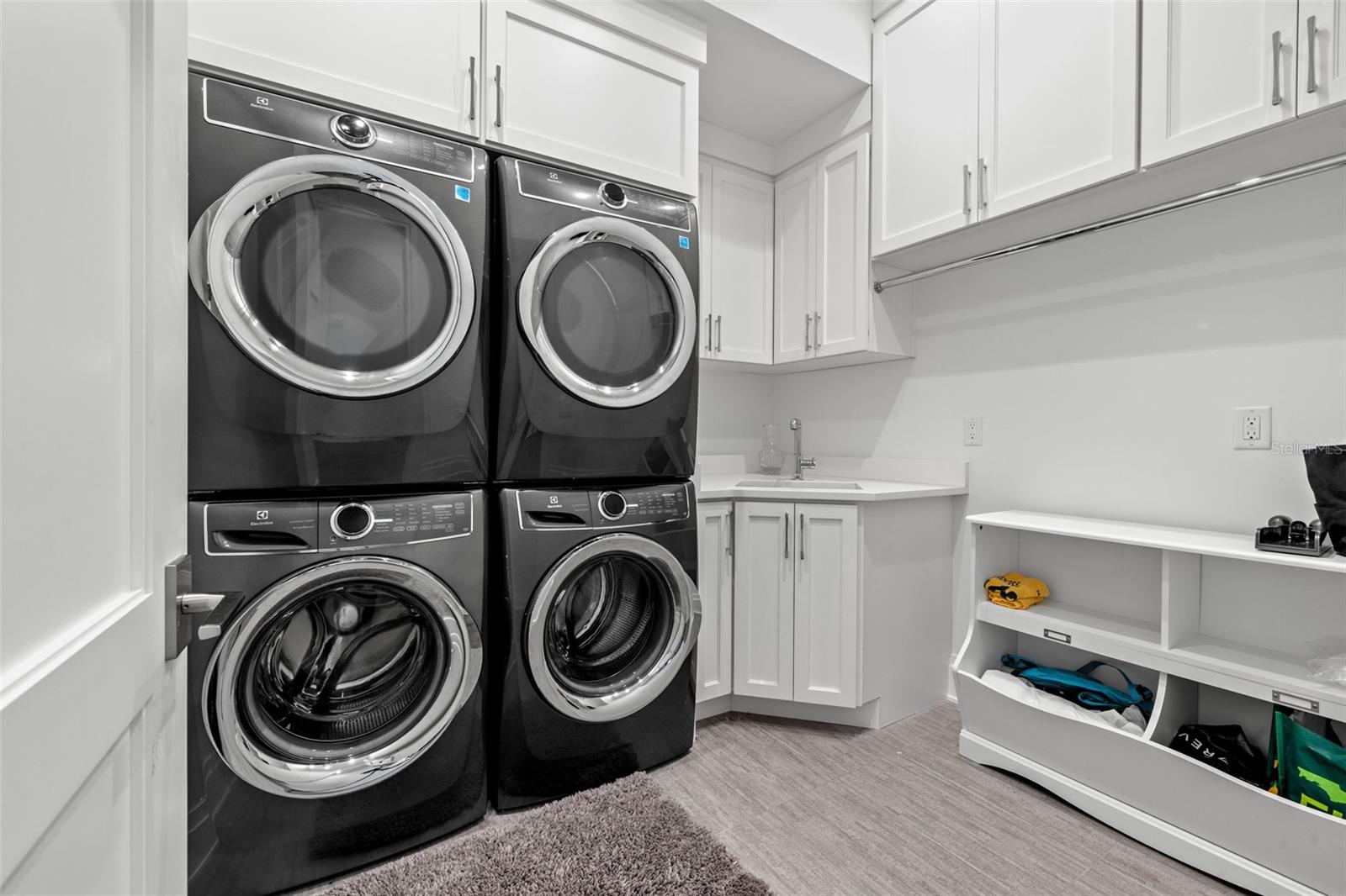 5TH AVE TWNHMS - Residential