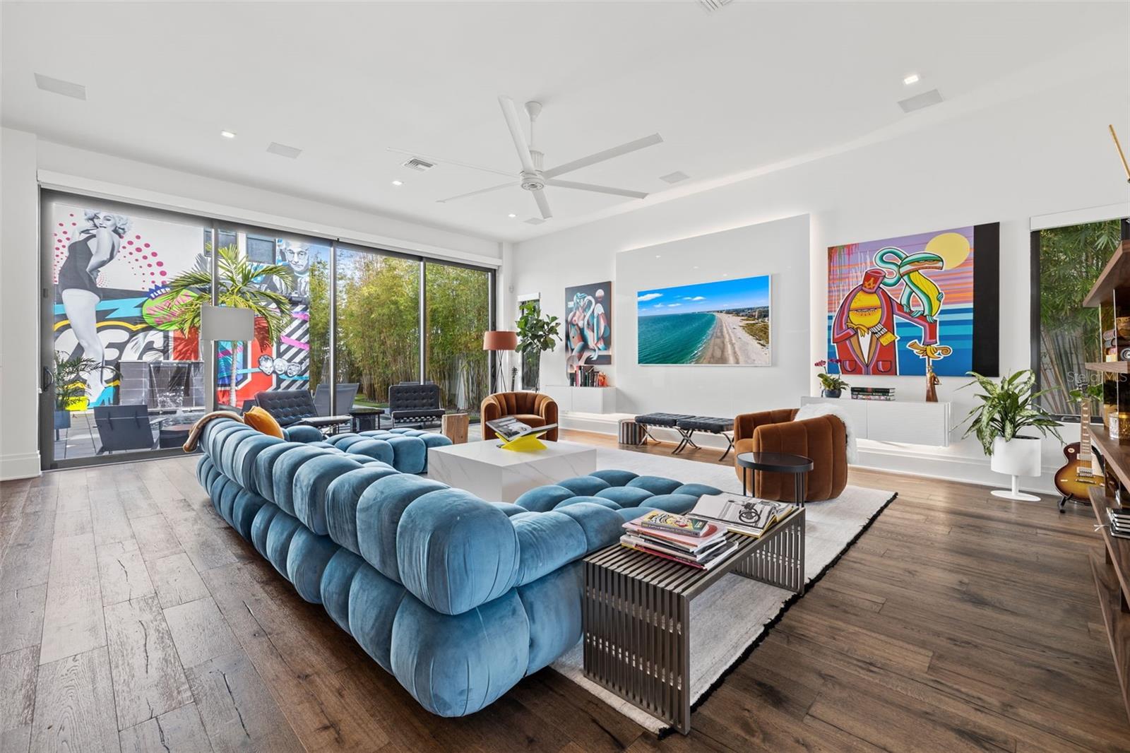 5TH AVE TWNHMS - Residential