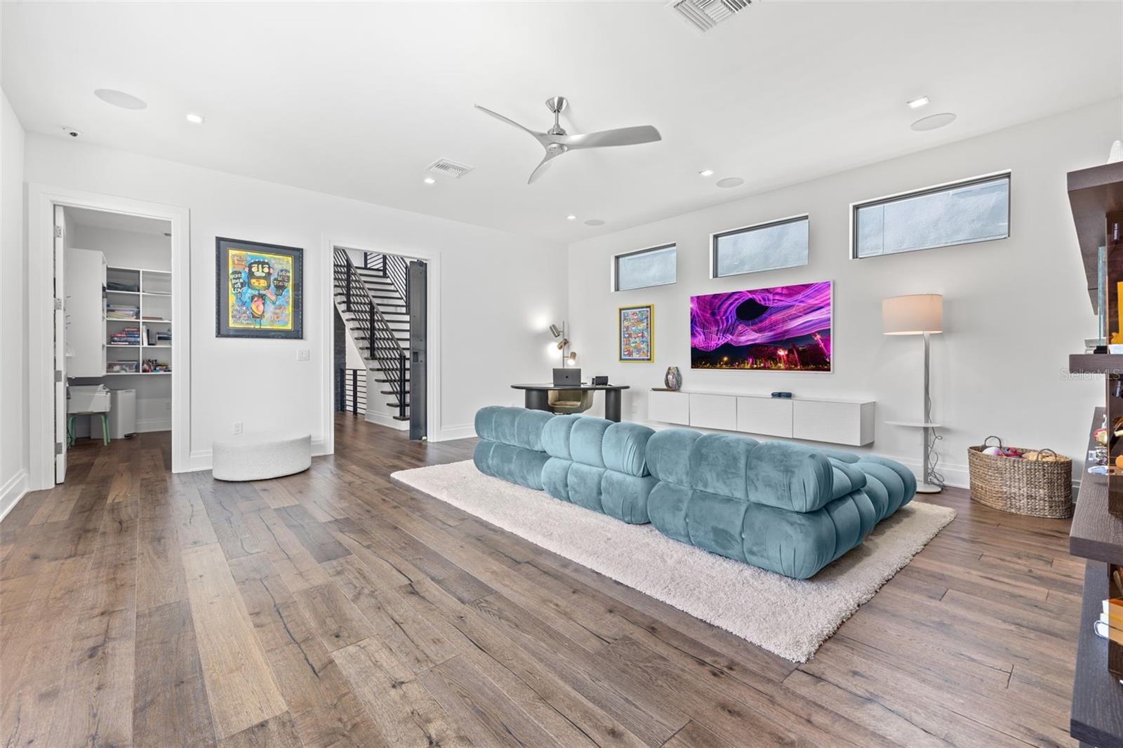 5TH AVE TWNHMS - Residential