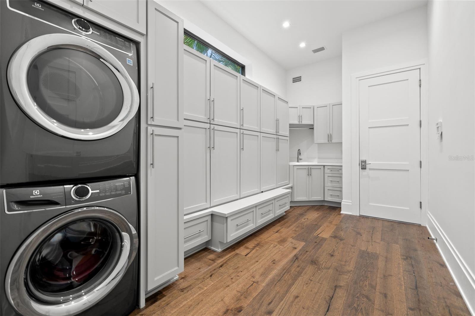 5TH AVE TWNHMS - Residential