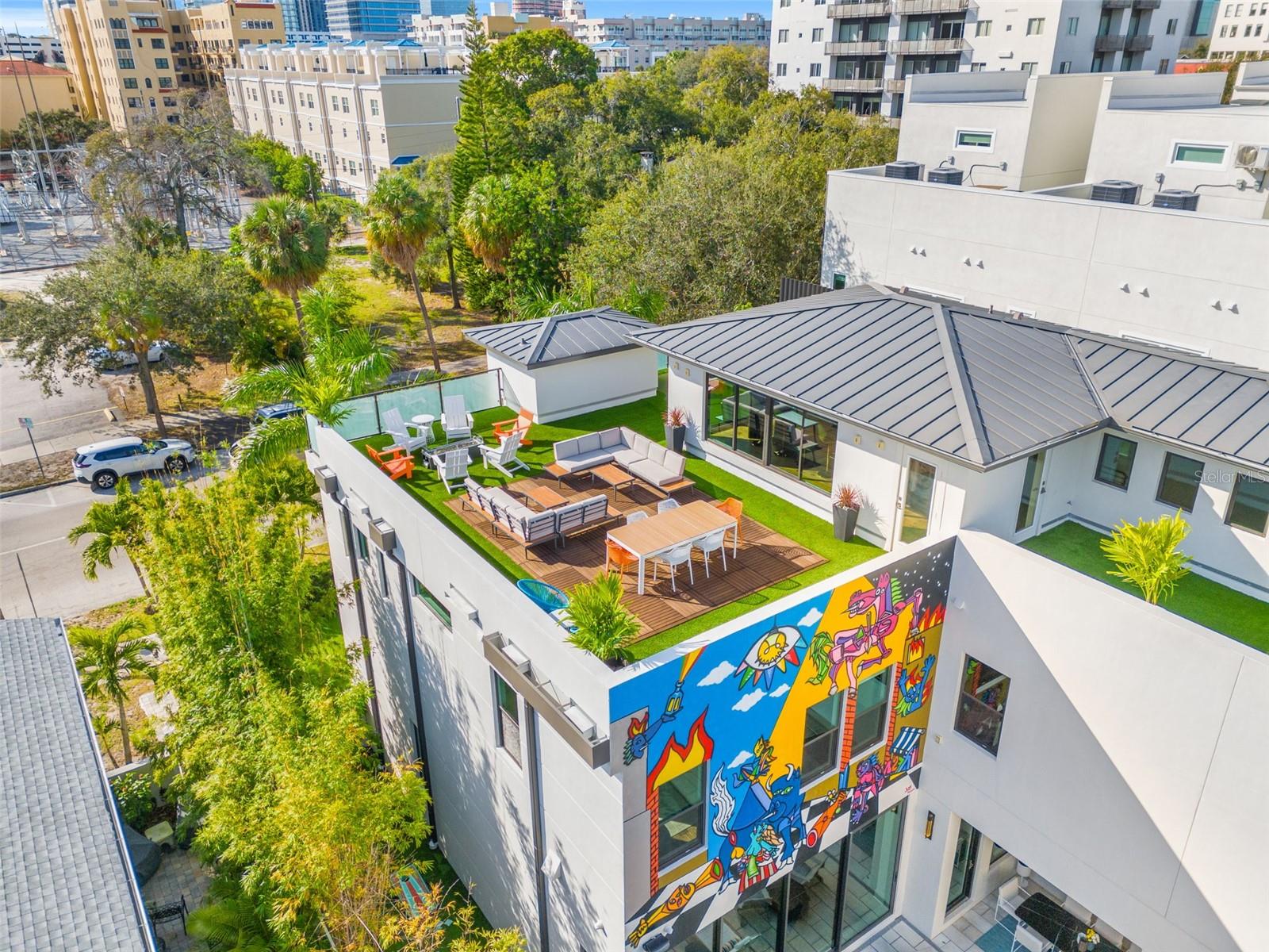 5TH AVE TWNHMS - Residential