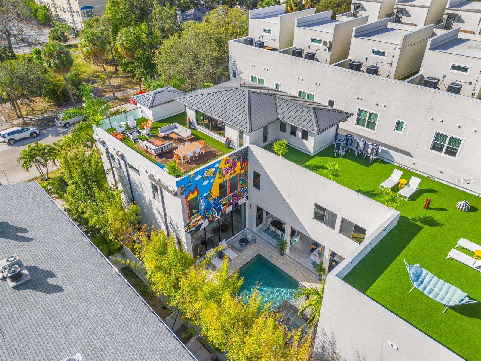 5TH AVE TWNHMS - Residential