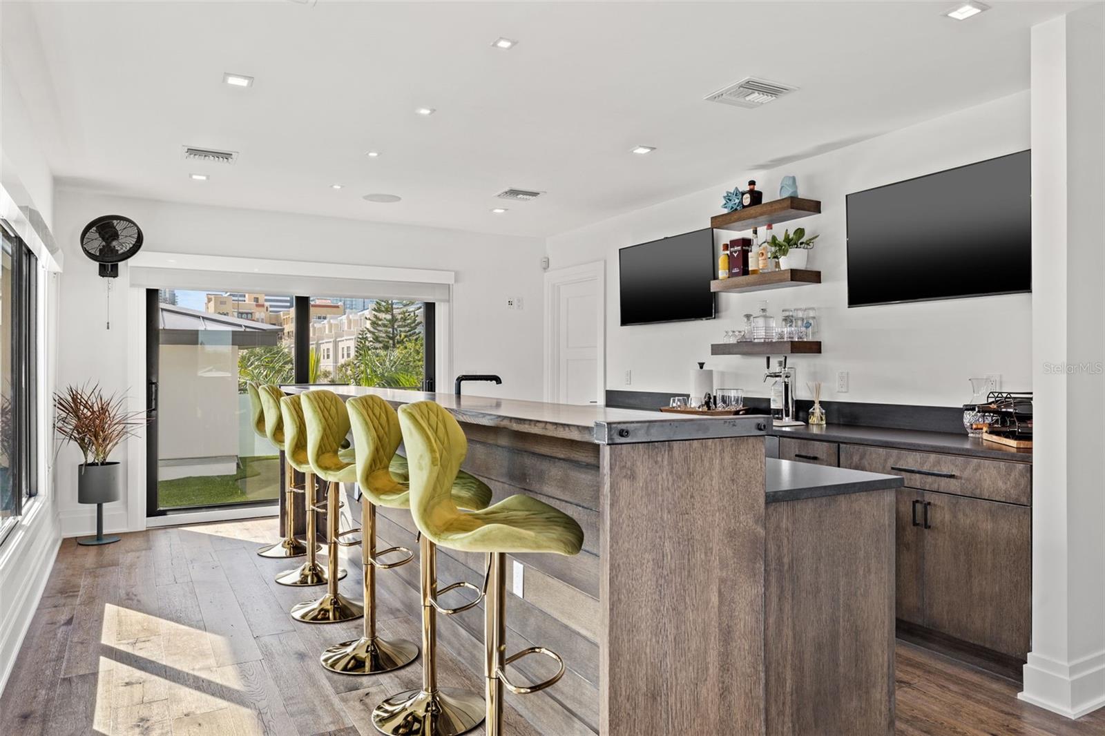 5TH AVE TWNHMS - Residential