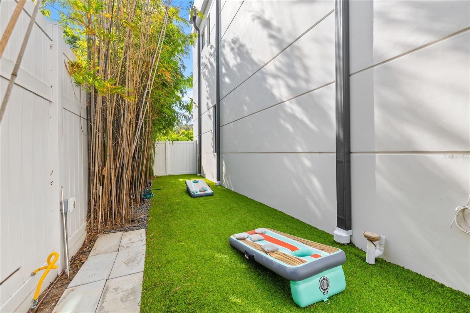 5TH AVE TWNHMS - Residential