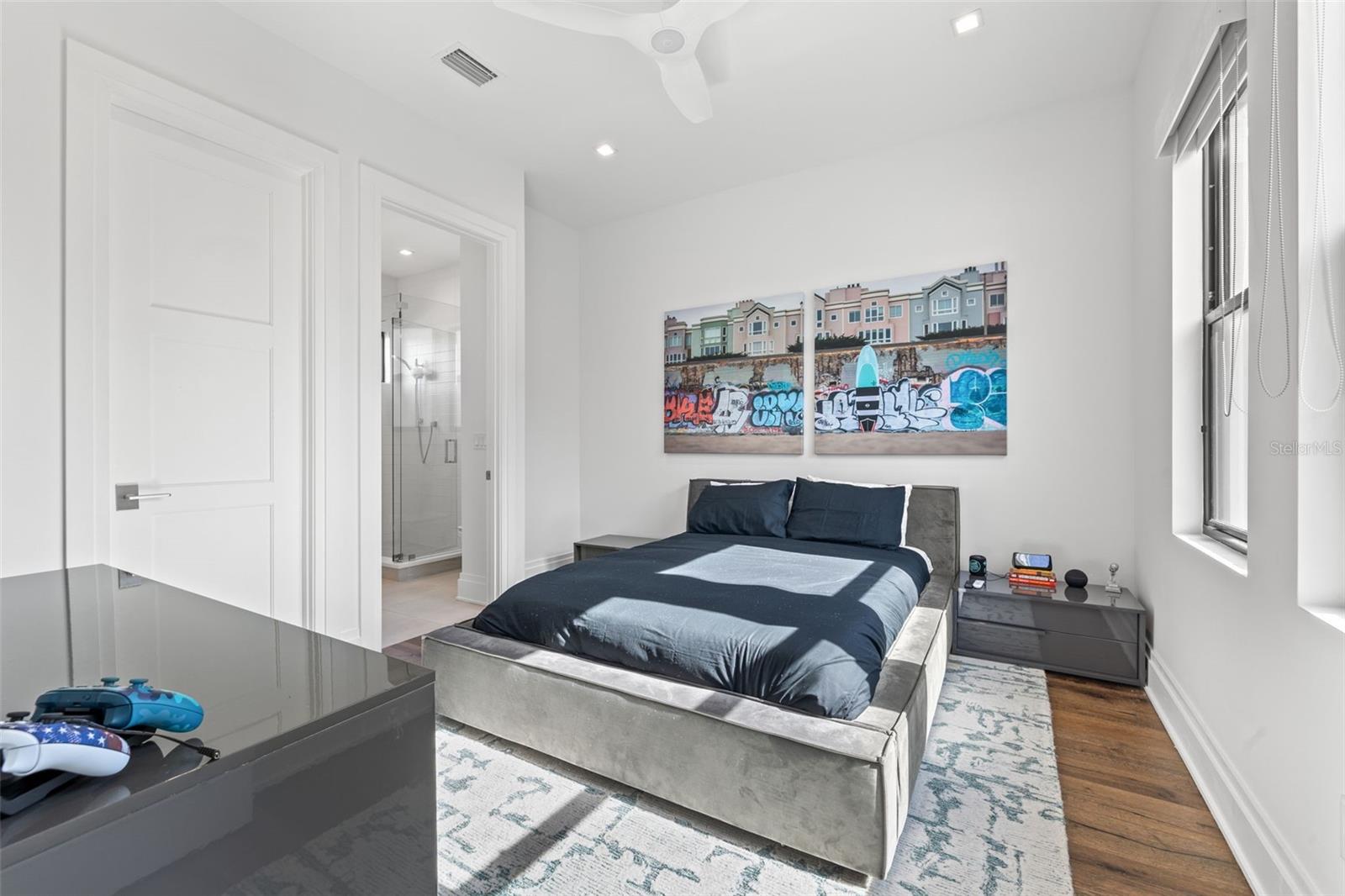 5TH AVE TWNHMS - Residential