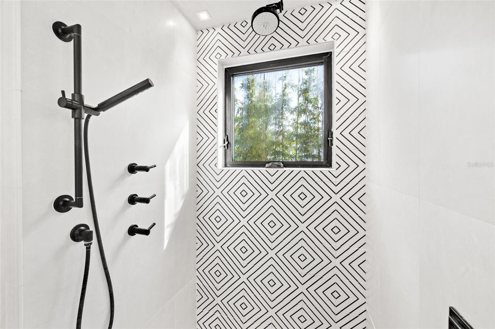 5TH AVE TWNHMS - Residential