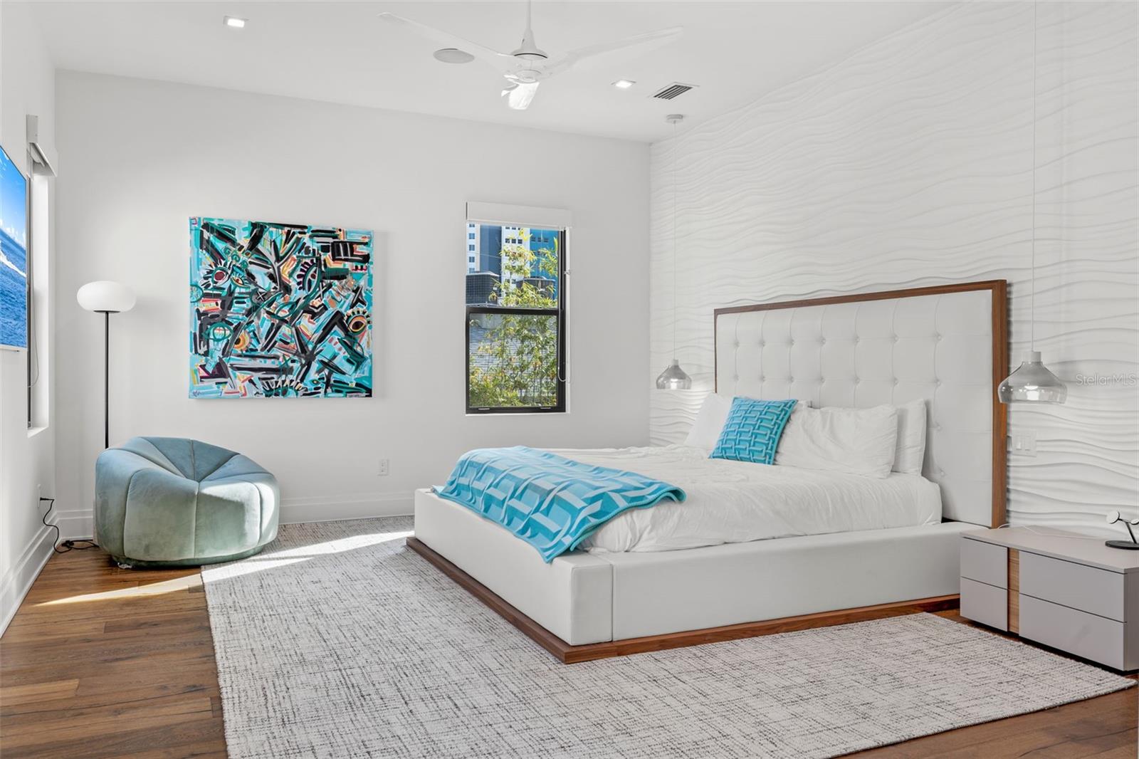 5TH AVE TWNHMS - Residential