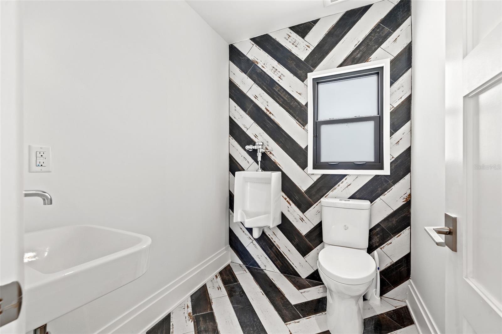 5TH AVE TWNHMS - Residential