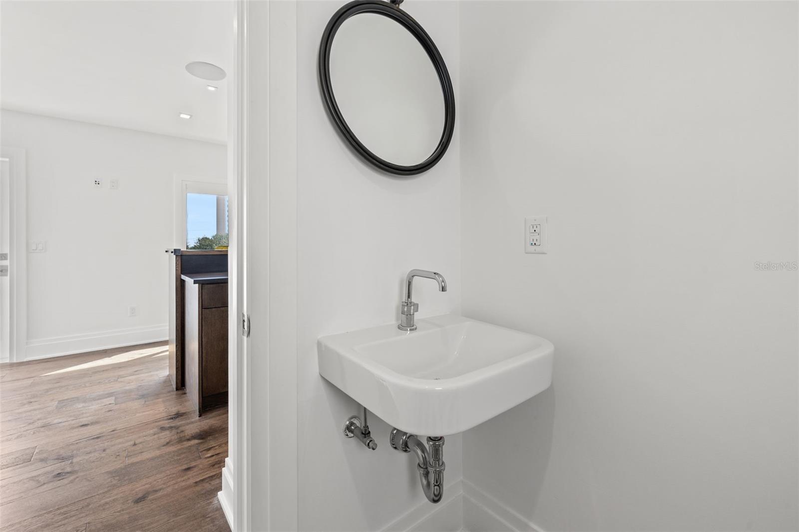 5TH AVE TWNHMS - Residential