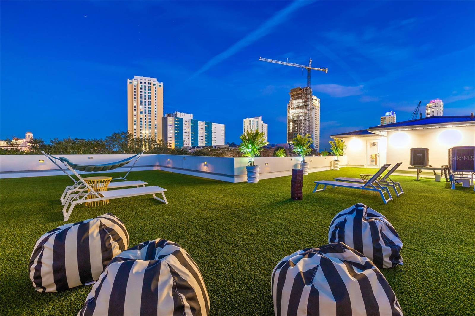 5TH AVE TWNHMS - Residential