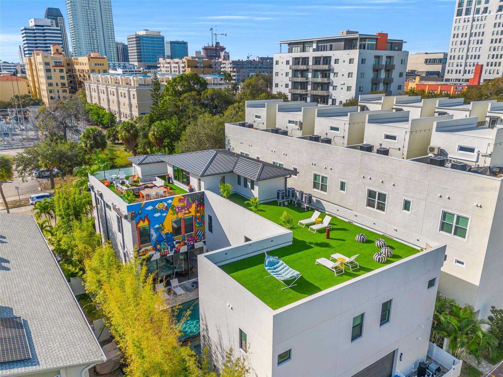 5TH AVE TWNHMS - Residential