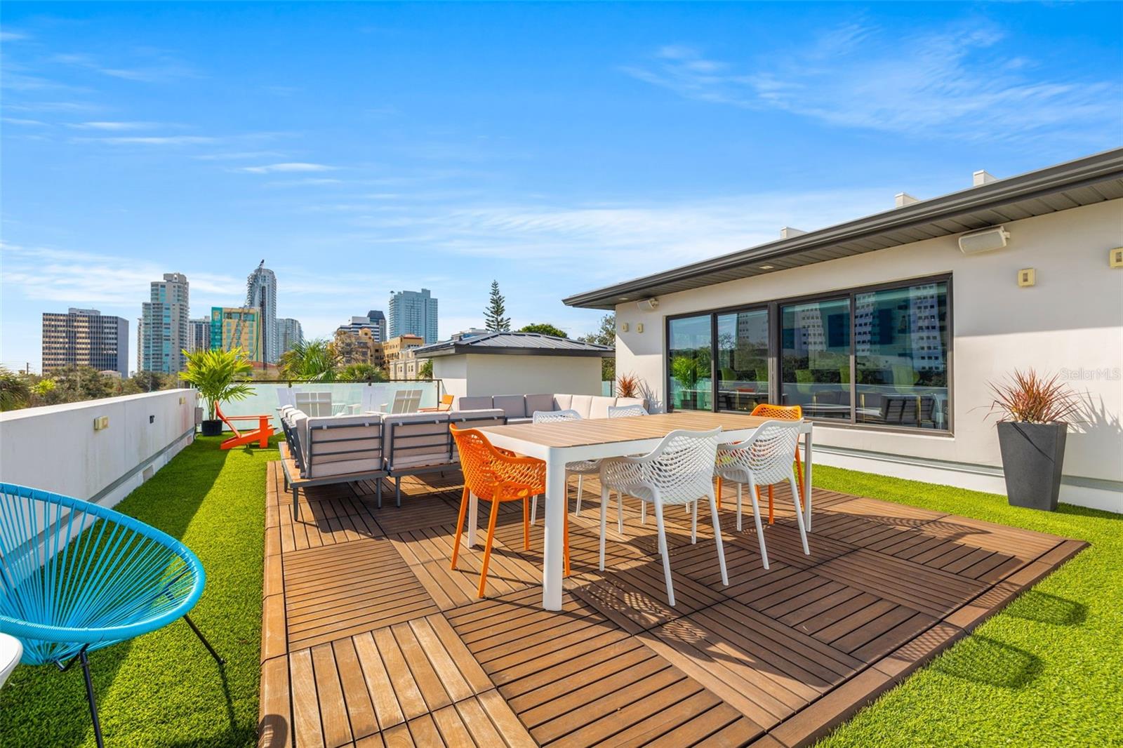 5TH AVE TWNHMS - Residential