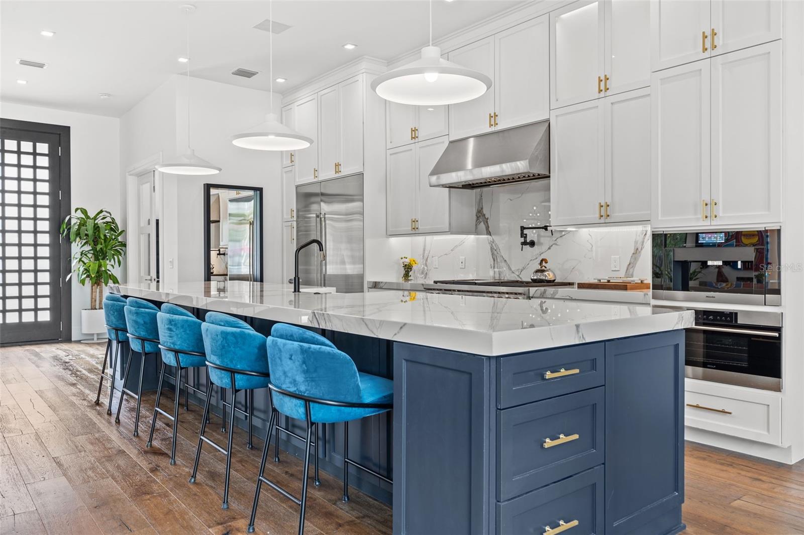 5TH AVE TWNHMS - Residential