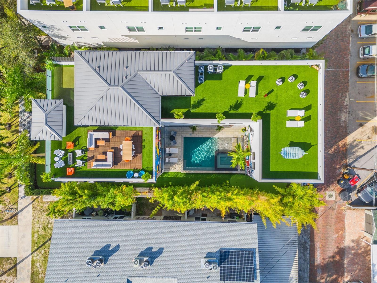 5TH AVE TWNHMS - Residential