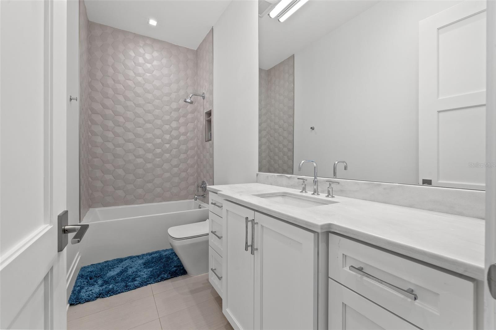 5TH AVE TWNHMS - Residential