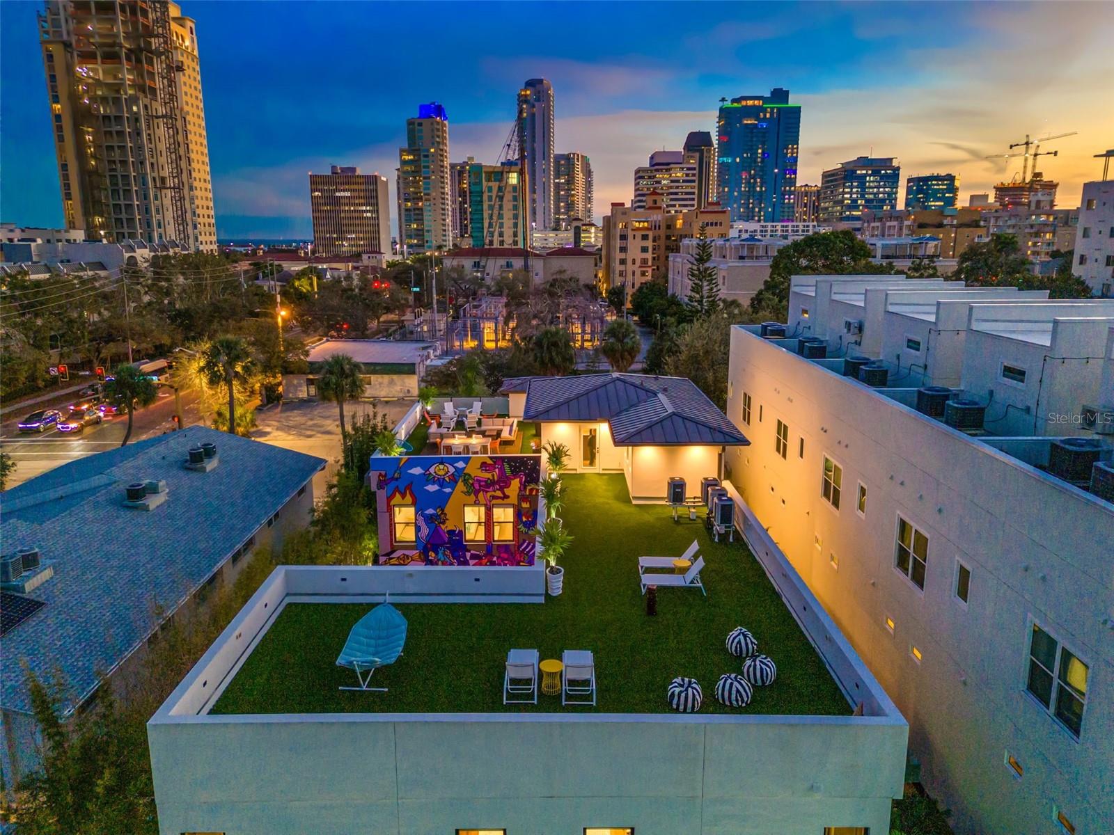 5TH AVE TWNHMS - Residential