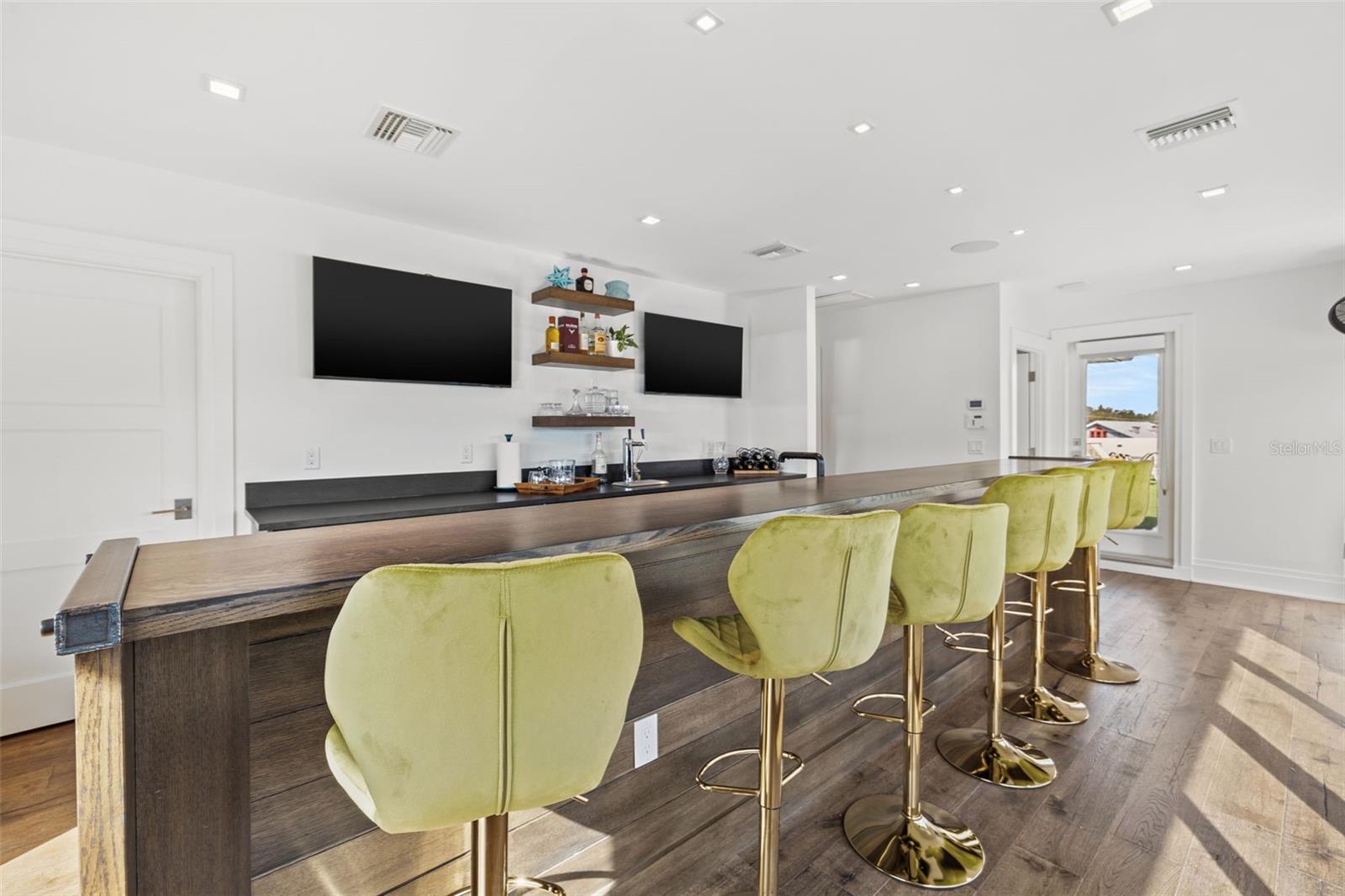 5TH AVE TWNHMS - Residential