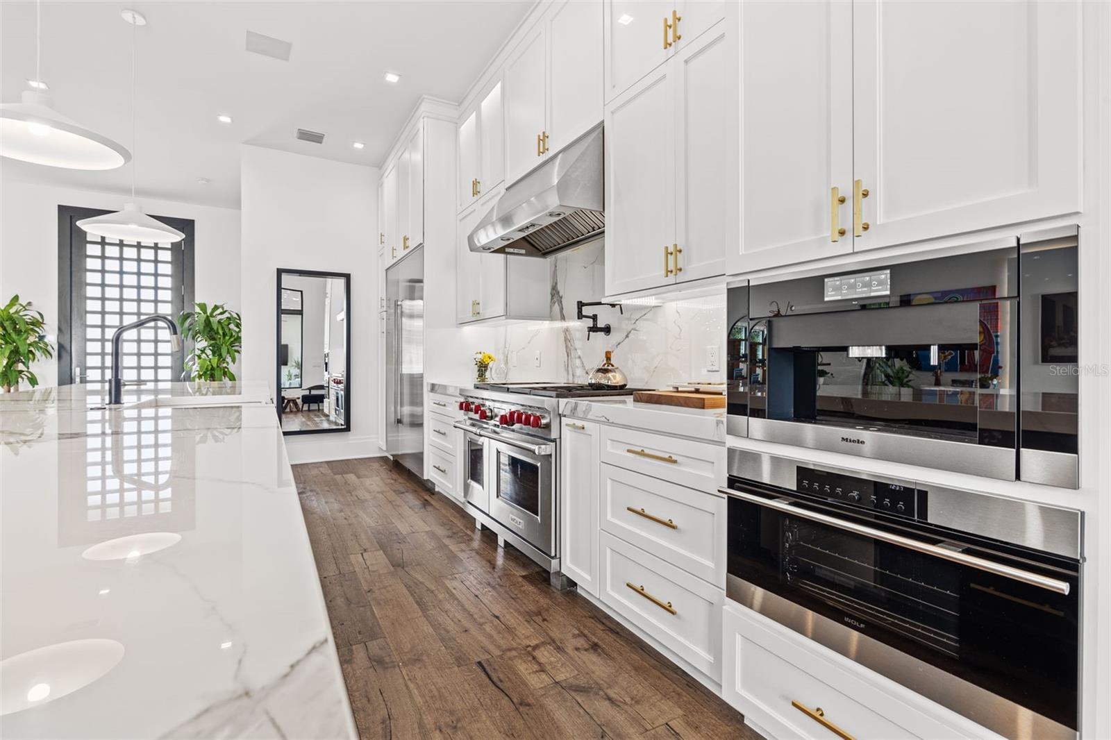 5TH AVE TWNHMS - Residential