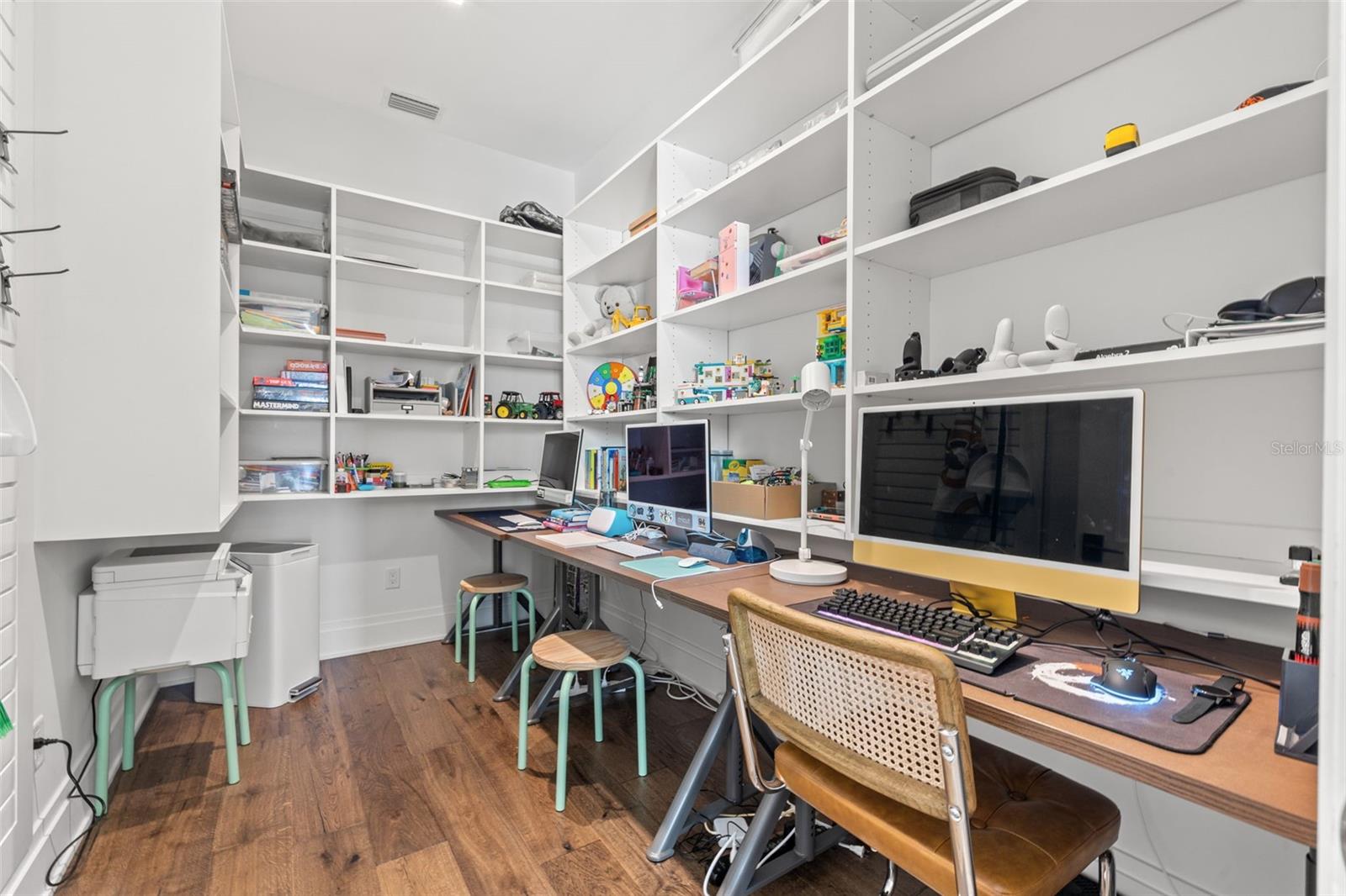 5TH AVE TWNHMS - Residential