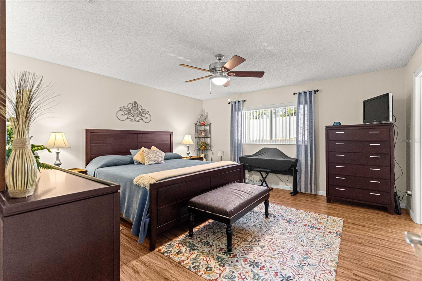 ON TOP OF THE WORLD - Residential