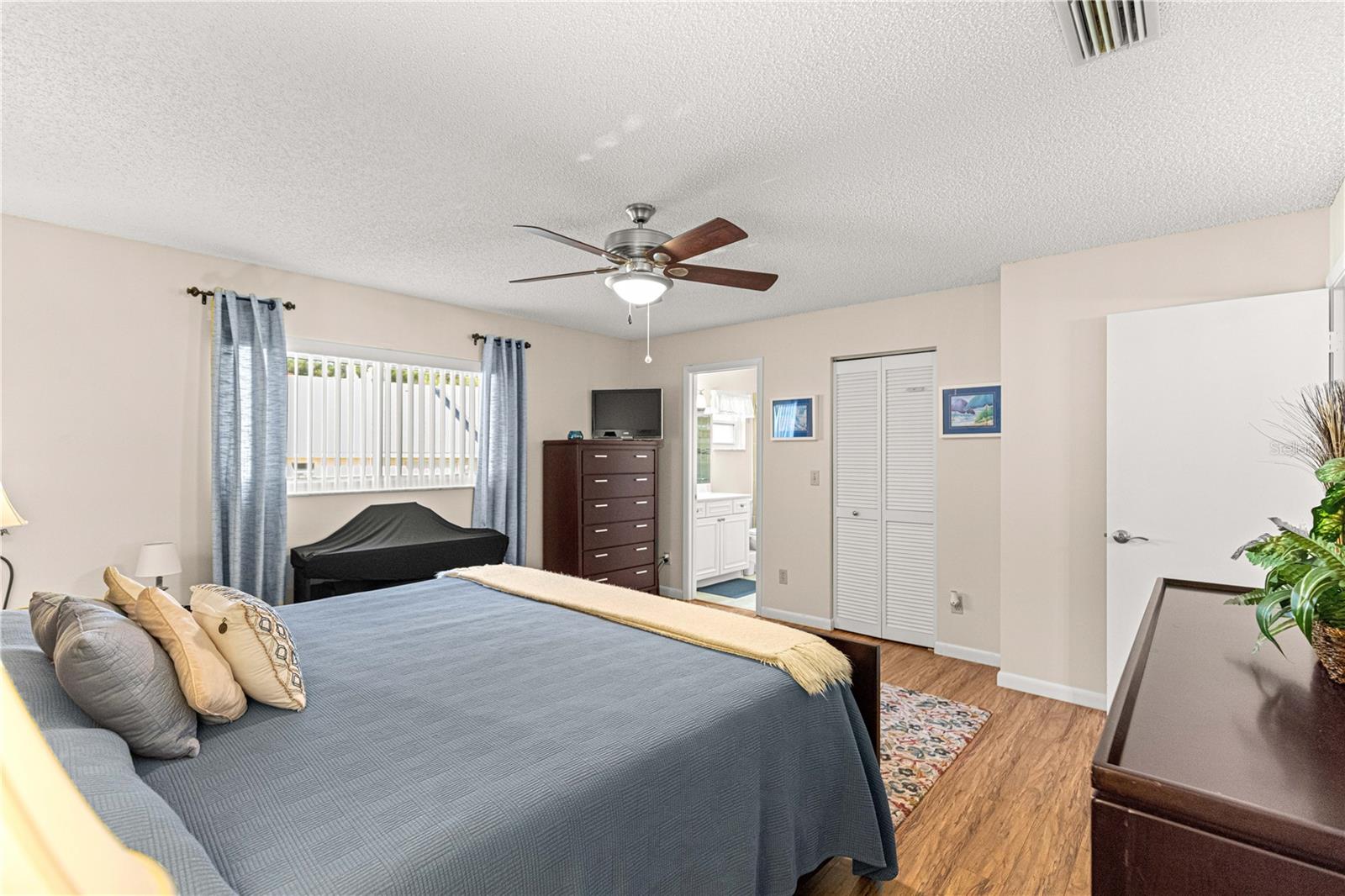 ON TOP OF THE WORLD - Residential