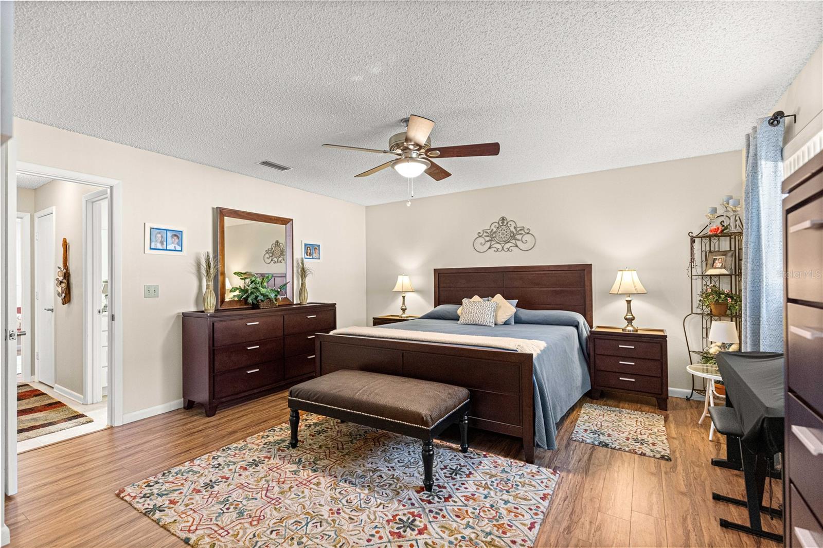 ON TOP OF THE WORLD - Residential