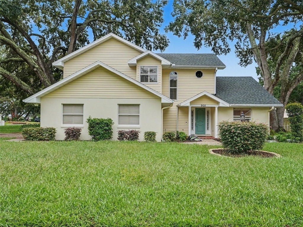 Photo of 905 Woodrow Drive, Auburndale, FL 33823 (MLS # TB8552607)