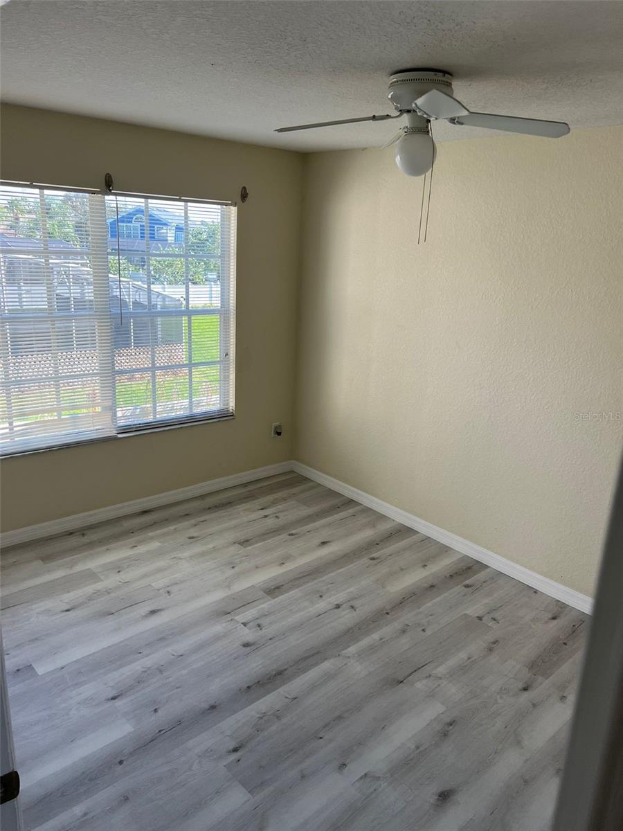ROYAL OAKS OF KISSIMMEE CONDO PH 2 - Residential